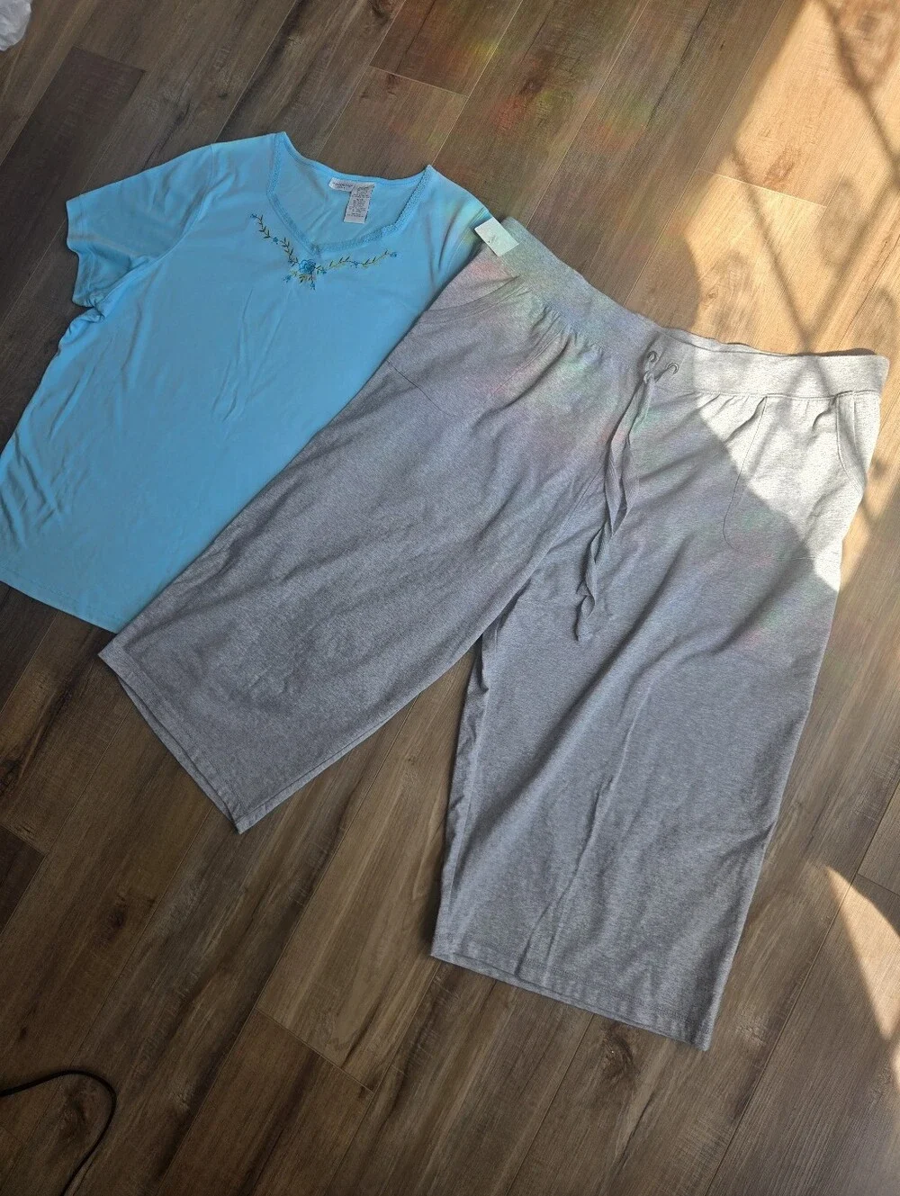 Women’s Plus Size New 28W Blue Floral Tee & Long Gray Lounge Shorts Set